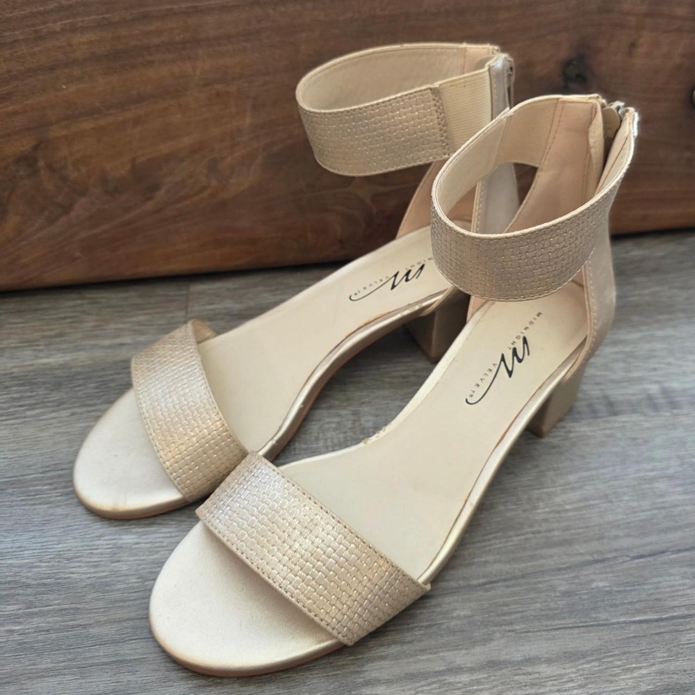 Midnight Velvet Champagne Metallic Low Block Heel Sandals Wide Width 7.5W Gold